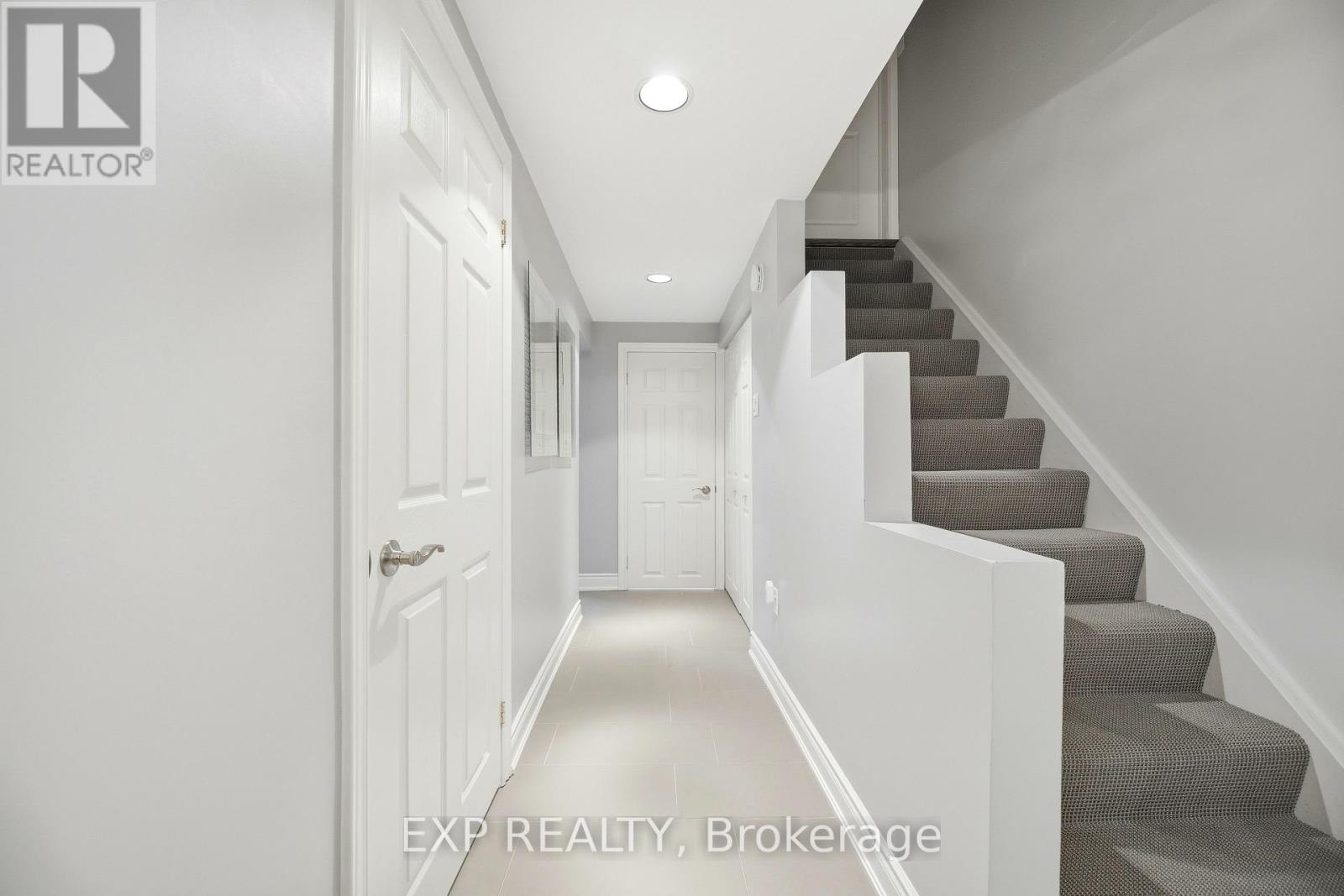 298 Edrich Court, Mississauga, Ontario  L5A 1R3 - Photo 31 - W12678644