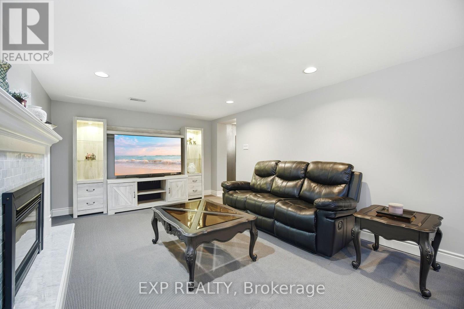 298 Edrich Court, Mississauga, Ontario  L5A 1R3 - Photo 33 - W12678644