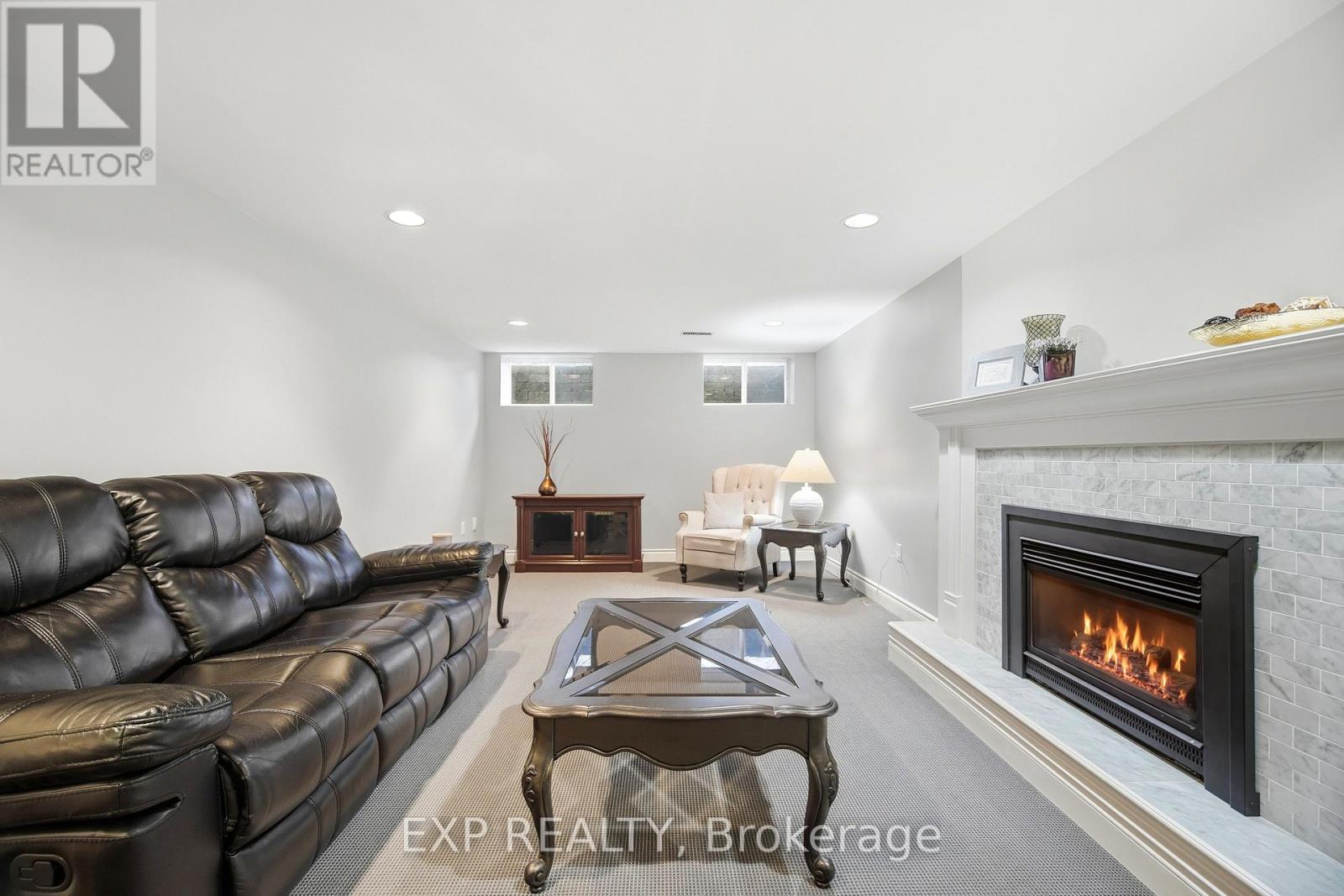 298 Edrich Court, Mississauga, Ontario  L5A 1R3 - Photo 35 - W12678644