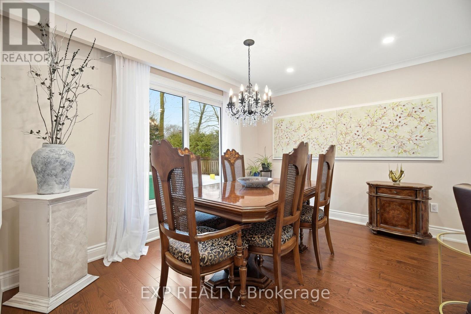 298 Edrich Court, Mississauga, Ontario  L5A 1R3 - Photo 6 - W12678644