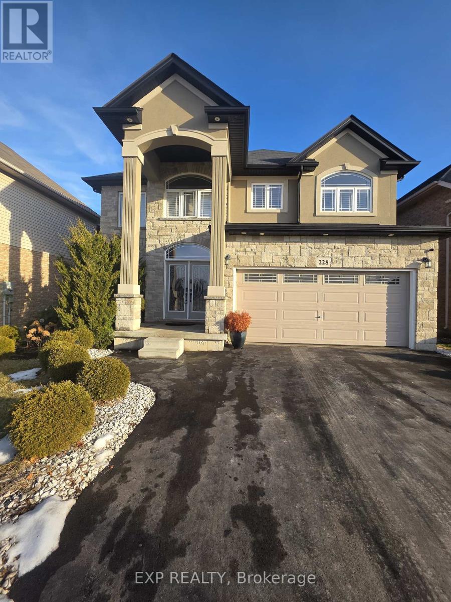 228 GRETI DRIVE, Hamilton, Ontario
