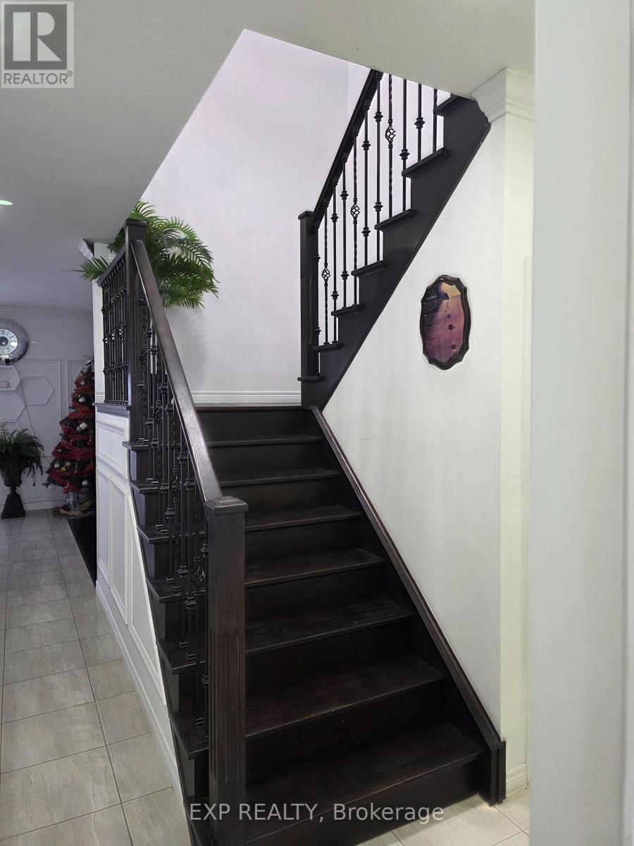 228 Greti Drive, Hamilton, Ontario  L9B 1P9 - Photo 16 - X12678624