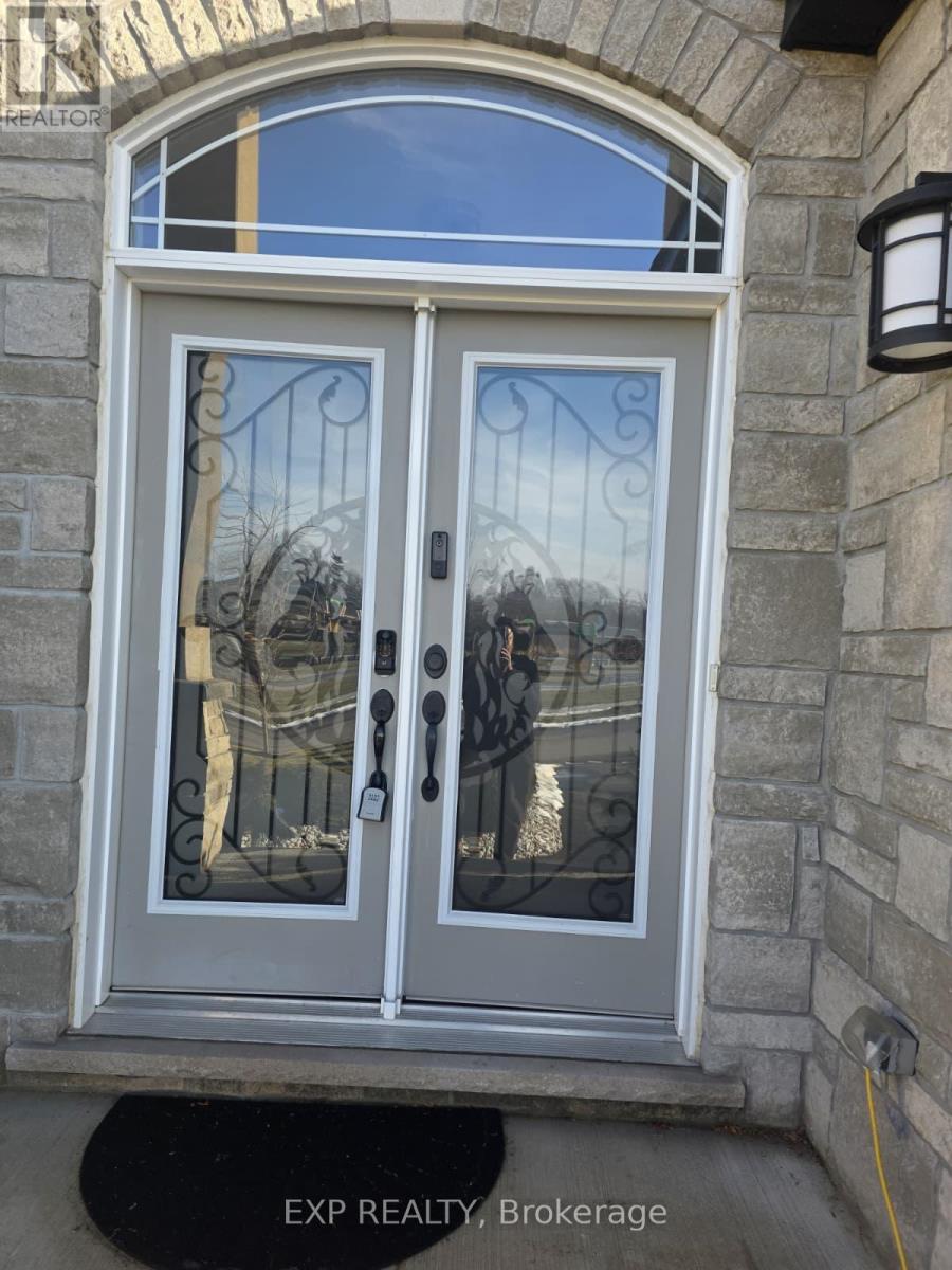 228 Greti Drive, Hamilton, Ontario  L9B 1P9 - Photo 3 - X12678624