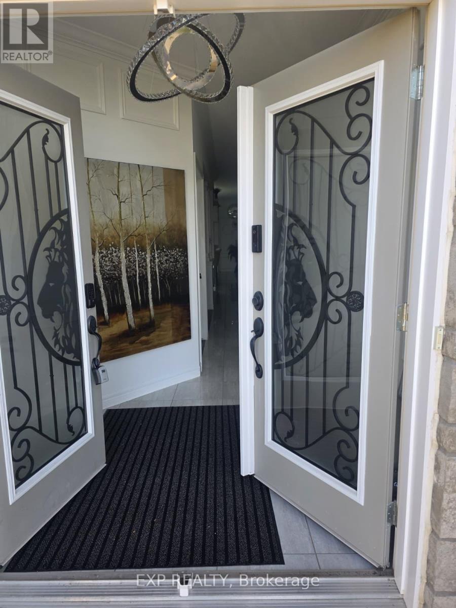 228 Greti Drive, Hamilton, Ontario  L9B 1P9 - Photo 4 - X12678624