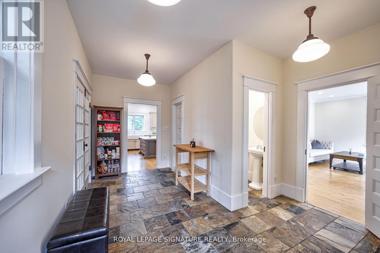 424 8th Concession Road, Hamilton, Ontario  L0P 1B0 - Photo 11 - X12678654