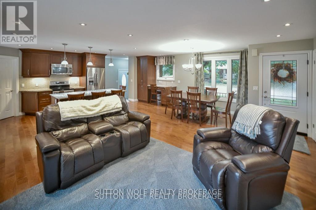 60 Sunset Avenue, Warwick, Ontario  N0M 2S0 - Photo 10 - X12678710