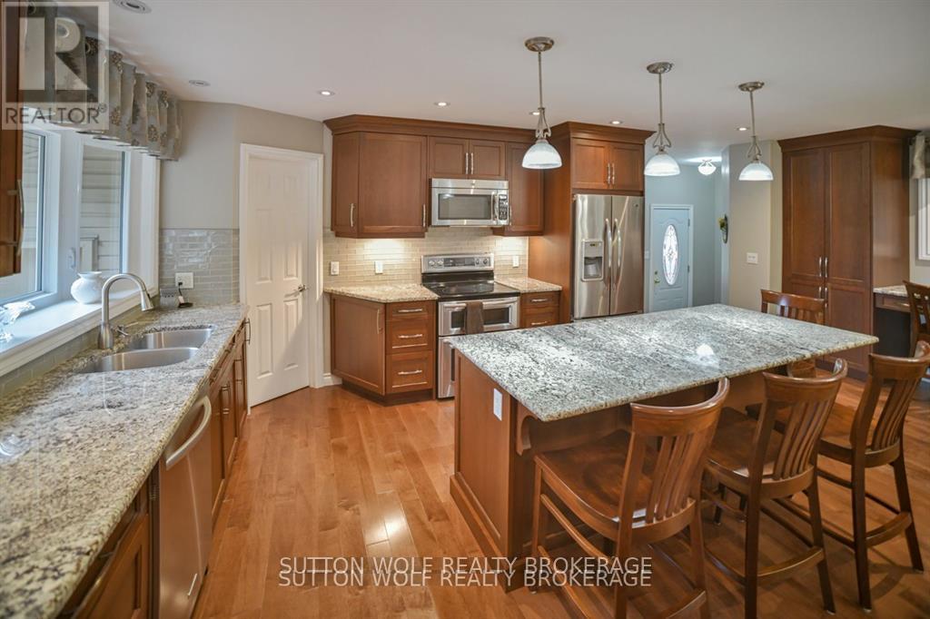 60 Sunset Avenue, Warwick, Ontario  N0M 2S0 - Photo 11 - X12678710