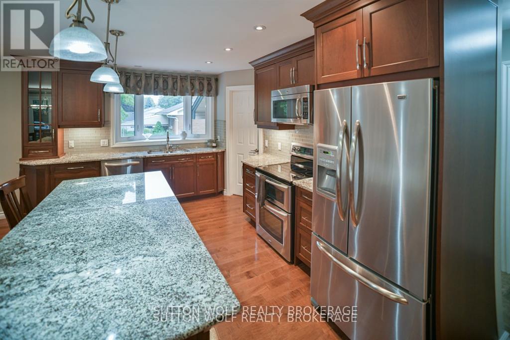 60 Sunset Avenue, Warwick, Ontario  N0M 2S0 - Photo 14 - X12678710