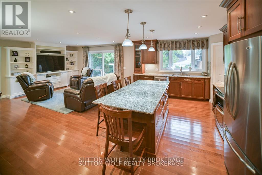 60 Sunset Avenue, Warwick, Ontario  N0M 2S0 - Photo 15 - X12678710