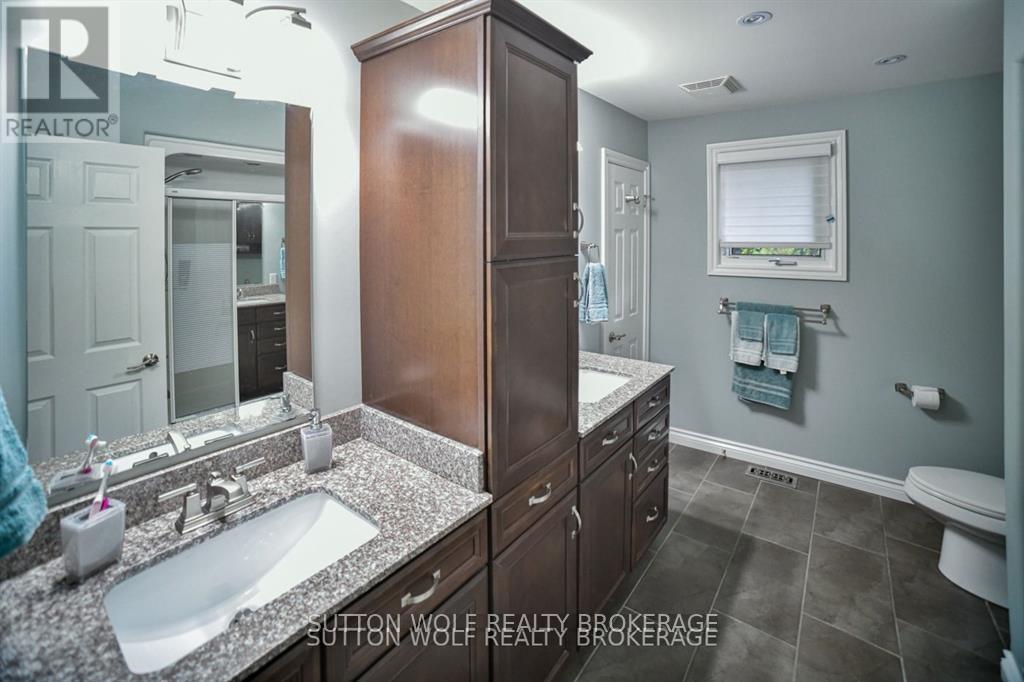 60 Sunset Avenue, Warwick, Ontario  N0M 2S0 - Photo 19 - X12678710