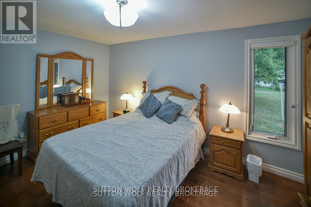 60 Sunset Avenue, Warwick, Ontario  N0M 2S0 - Photo 20 - X12678710