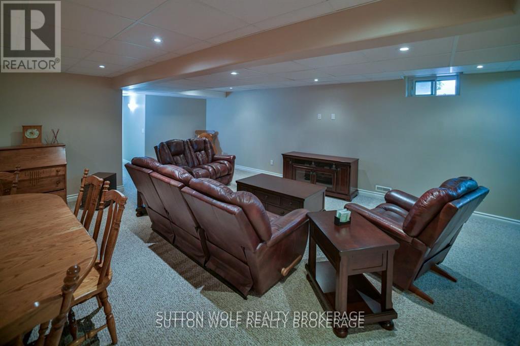 60 Sunset Avenue, Warwick, Ontario  N0M 2S0 - Photo 28 - X12678710