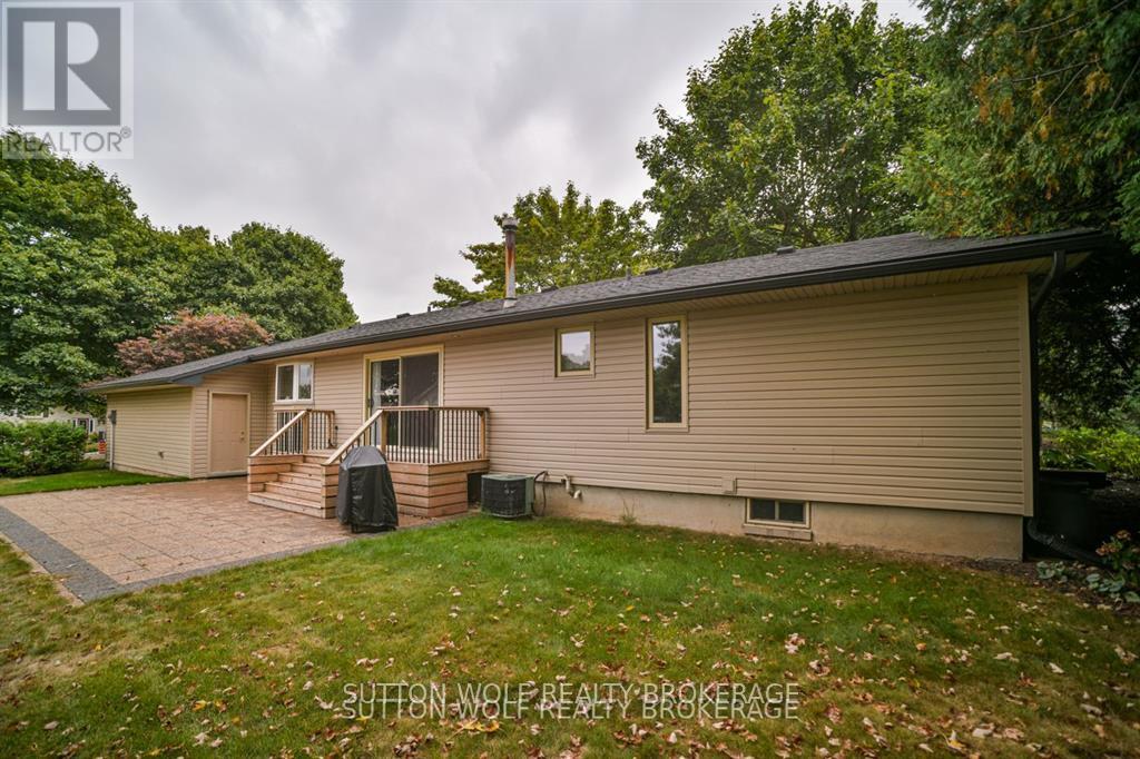 60 Sunset Avenue, Warwick, Ontario  N0M 2S0 - Photo 6 - X12678710