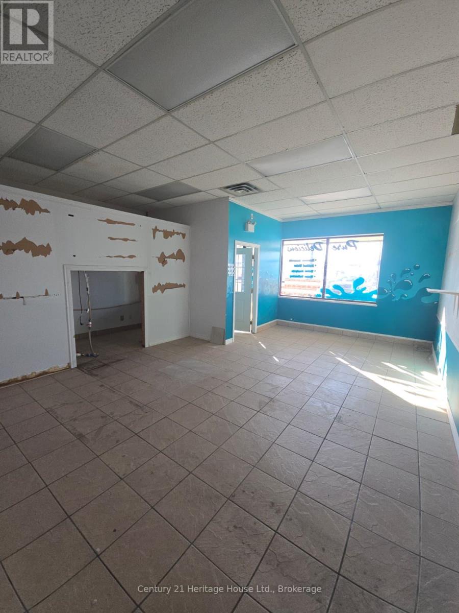 5 - 809 Victoria Street N, Kitchener, Ontario  N2B 1Y4 - Photo 6 - X12360778