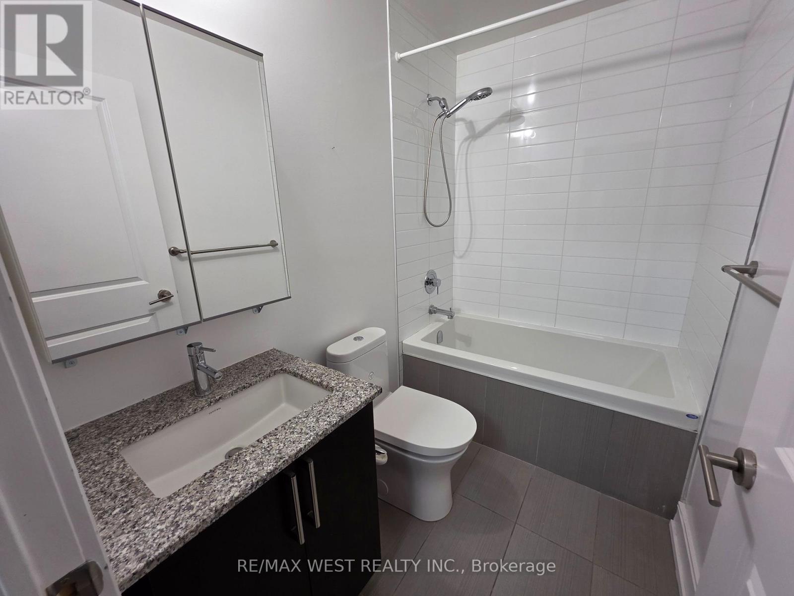 705b - 9608 Yonge Street, Richmond Hill, Ontario  L4C 0X3 - Photo 10 - N12678780