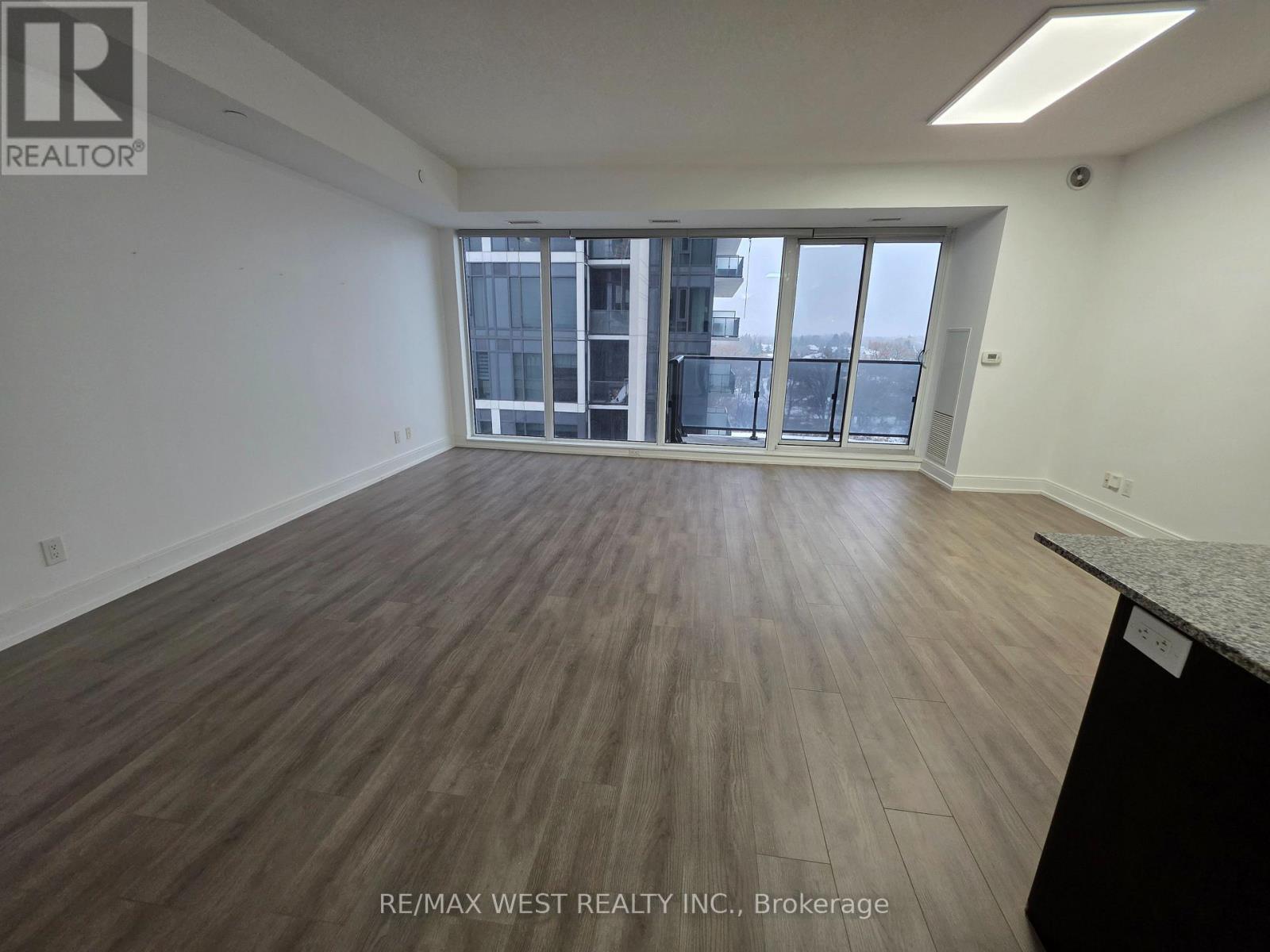 705b - 9608 Yonge Street, Richmond Hill, Ontario  L4C 0X3 - Photo 11 - N12678780