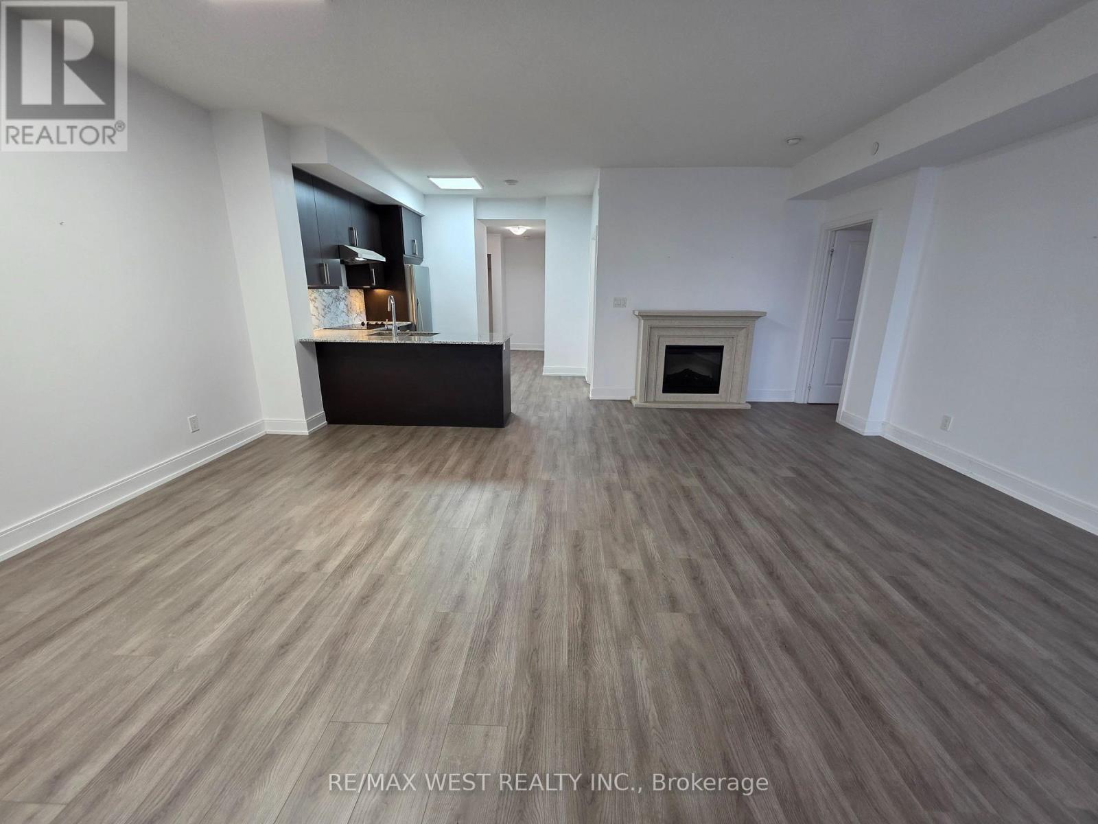 705b - 9608 Yonge Street, Richmond Hill, Ontario  L4C 0X3 - Photo 14 - N12678780