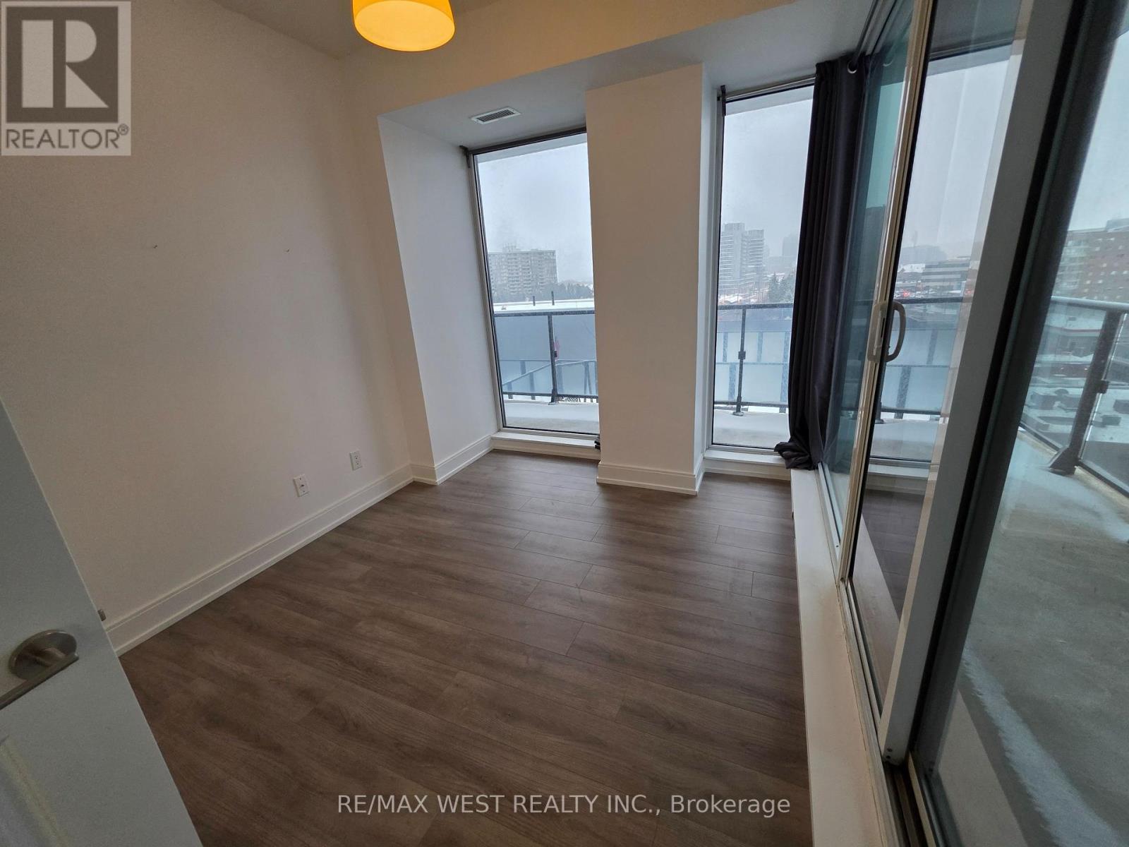 705b - 9608 Yonge Street, Richmond Hill, Ontario  L4C 0X3 - Photo 16 - N12678780