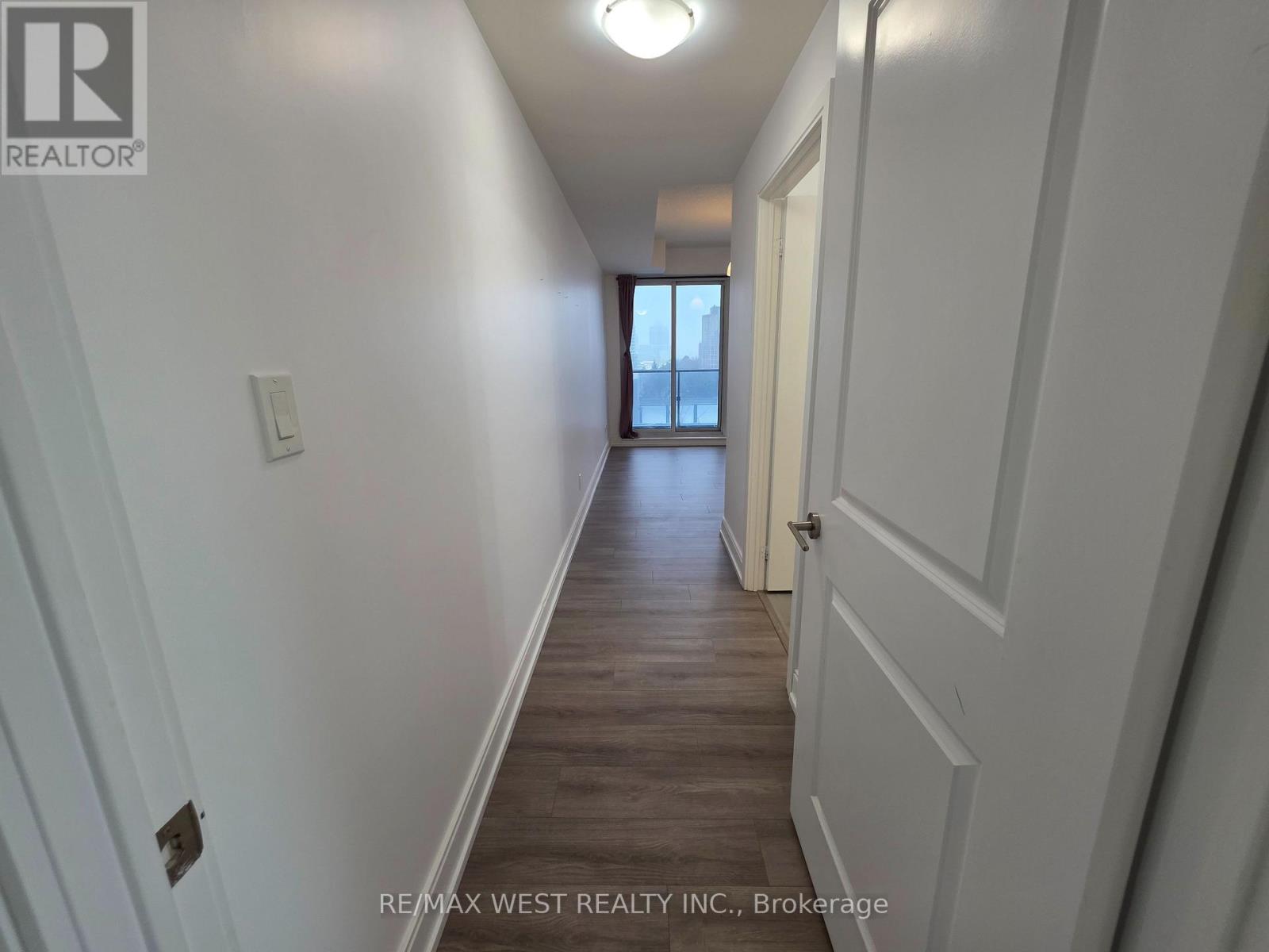 705b - 9608 Yonge Street, Richmond Hill, Ontario  L4C 0X3 - Photo 18 - N12678780