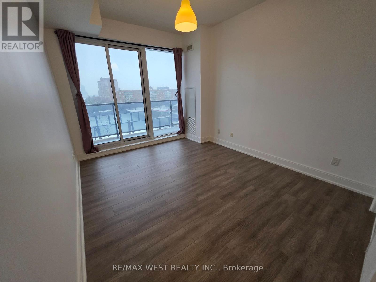 705b - 9608 Yonge Street, Richmond Hill, Ontario  L4C 0X3 - Photo 21 - N12678780