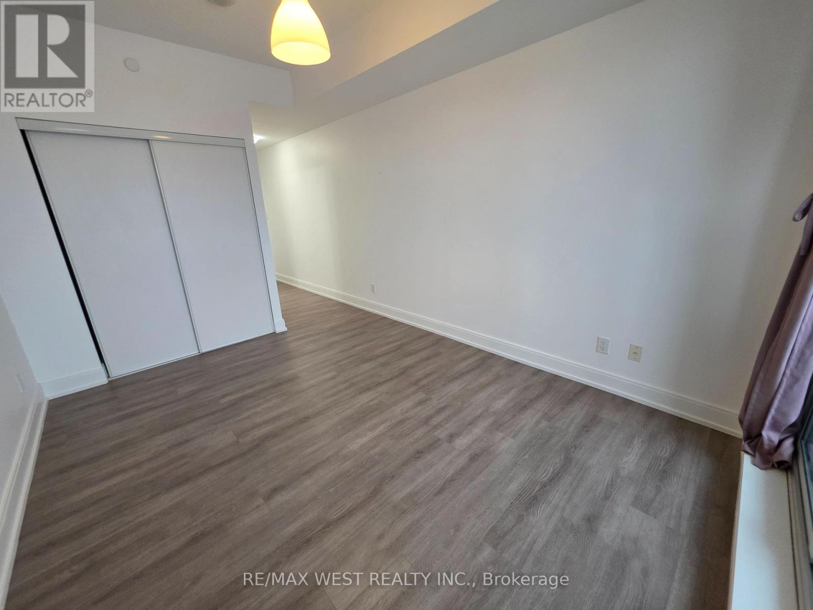 705b - 9608 Yonge Street, Richmond Hill, Ontario  L4C 0X3 - Photo 23 - N12678780