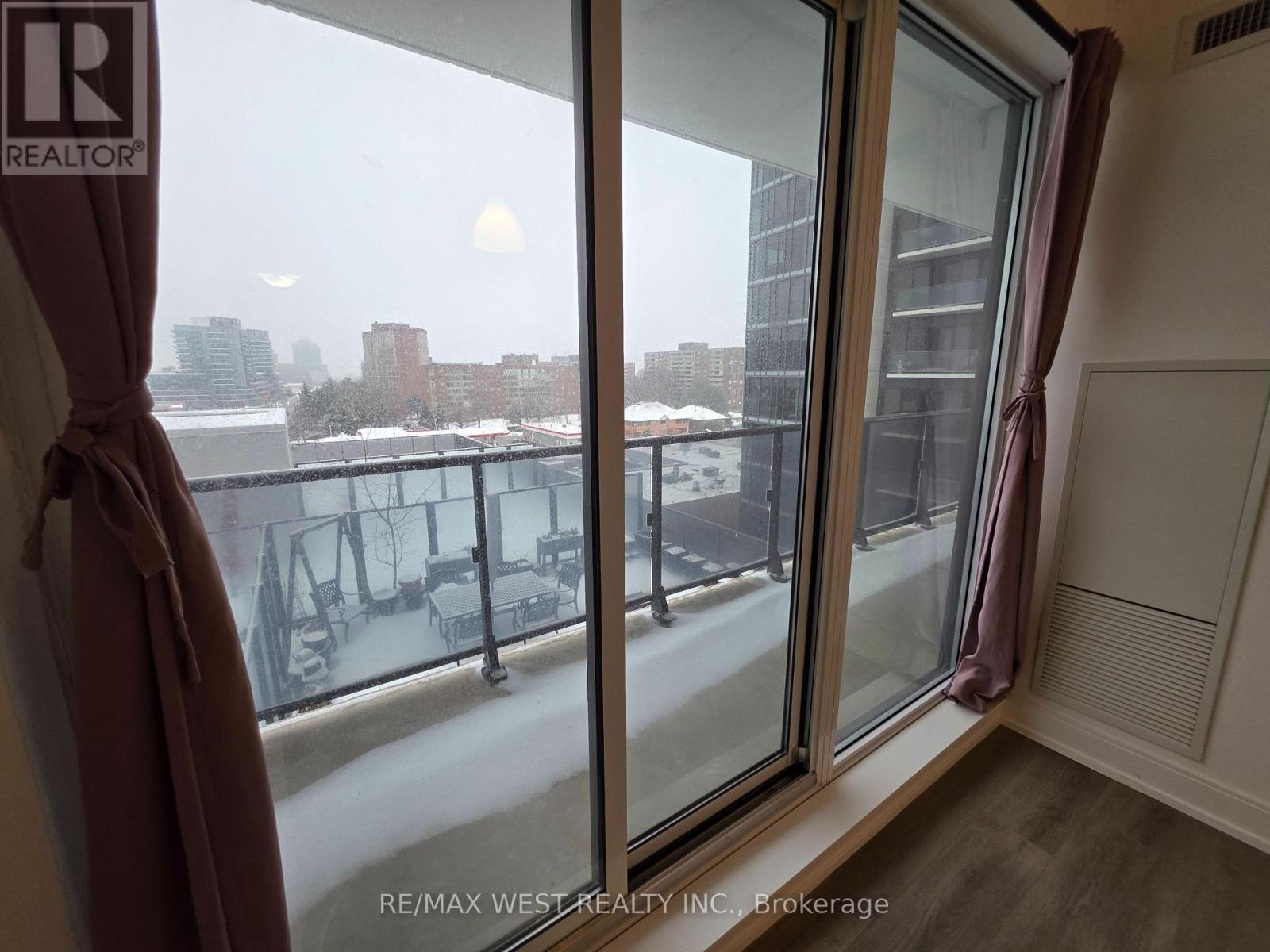 705b - 9608 Yonge Street, Richmond Hill, Ontario  L4C 0X3 - Photo 24 - N12678780