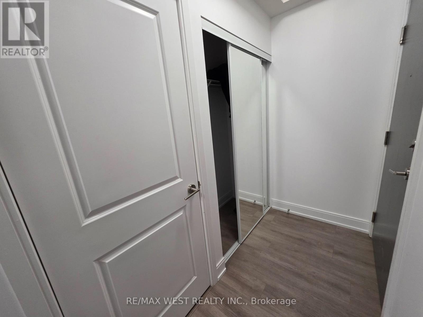 705b - 9608 Yonge Street, Richmond Hill, Ontario  L4C 0X3 - Photo 25 - N12678780