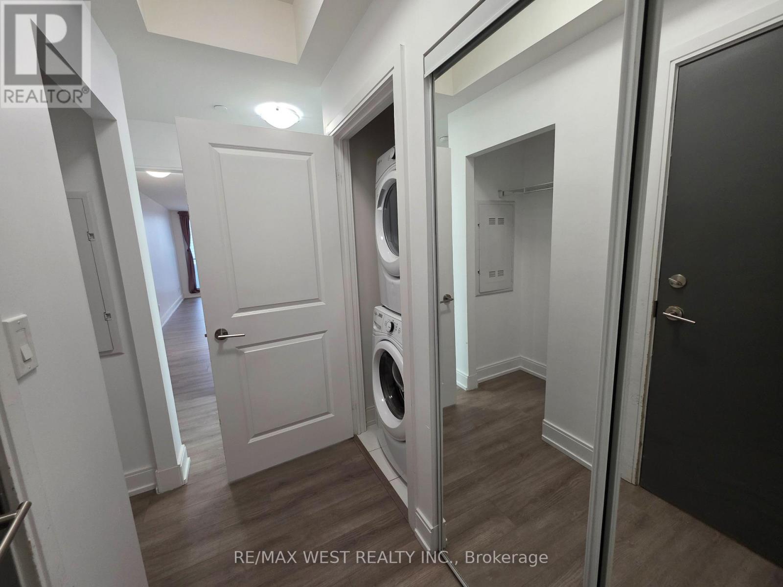 705b - 9608 Yonge Street, Richmond Hill, Ontario  L4C 0X3 - Photo 3 - N12678780