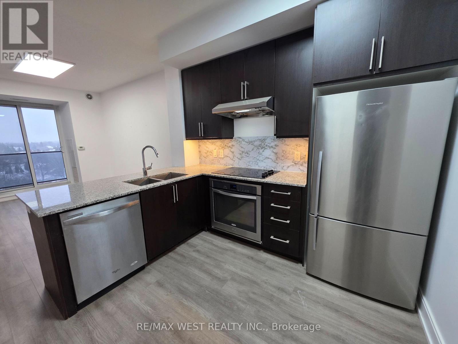 705b - 9608 Yonge Street, Richmond Hill, Ontario  L4C 0X3 - Photo 8 - N12678780