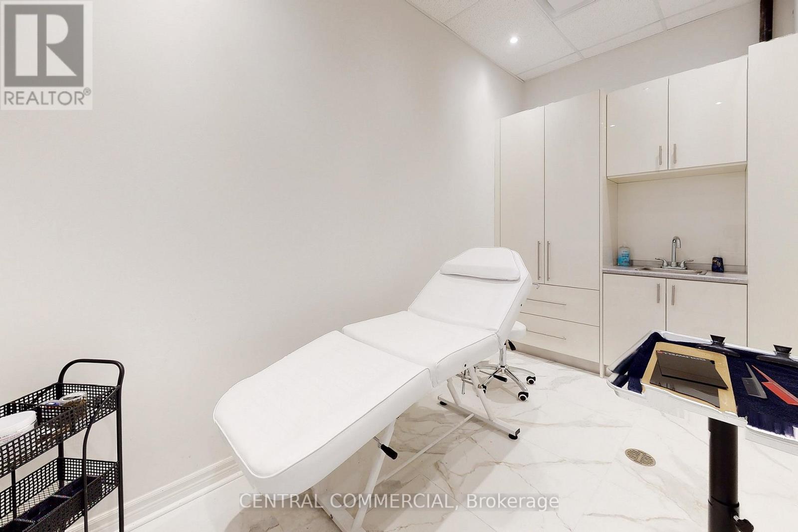 A8 - 9610 Yonge Street, Richmond Hill, Ontario  L4C 1V6 - Photo 12 - N12678786