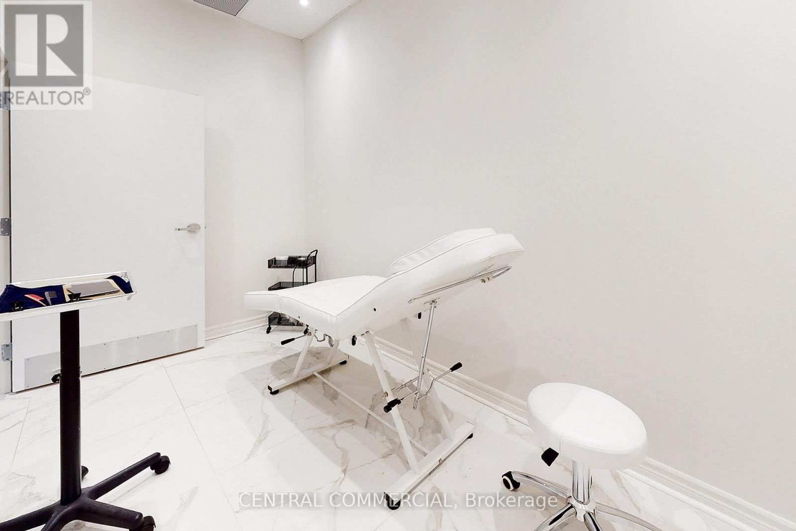 A8 - 9610 Yonge Street, Richmond Hill, Ontario  L4C 1V6 - Photo 13 - N12678786