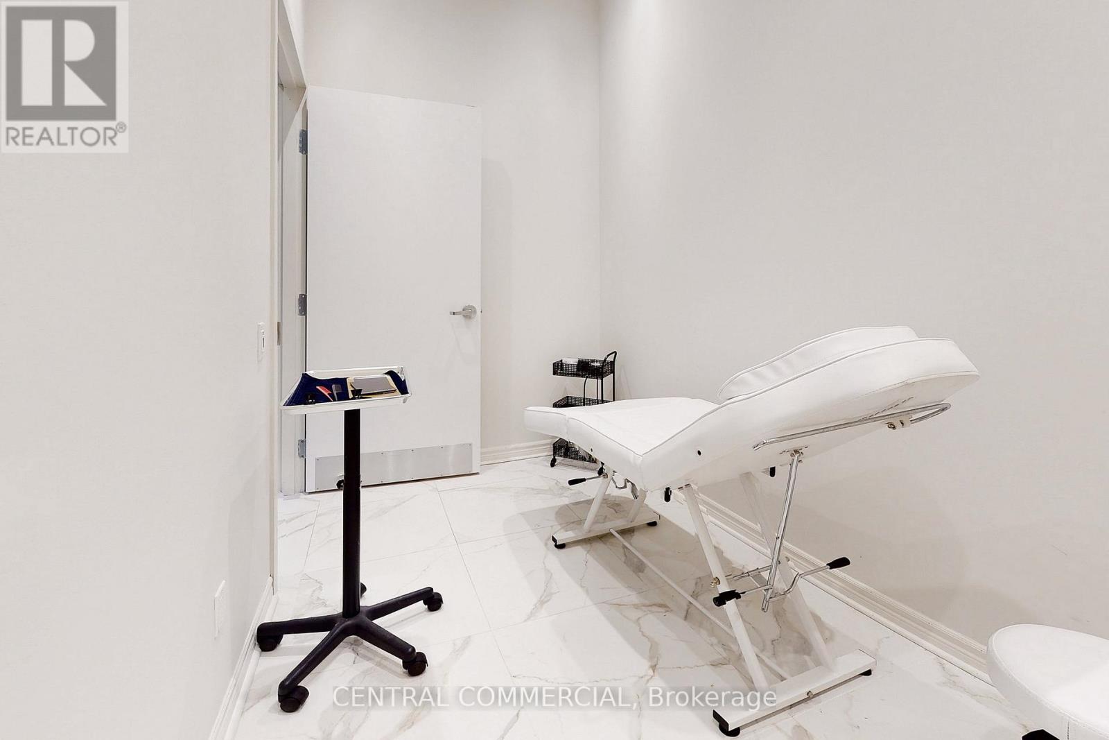 A8 - 9610 Yonge Street, Richmond Hill, Ontario  L4C 1V6 - Photo 14 - N12678786