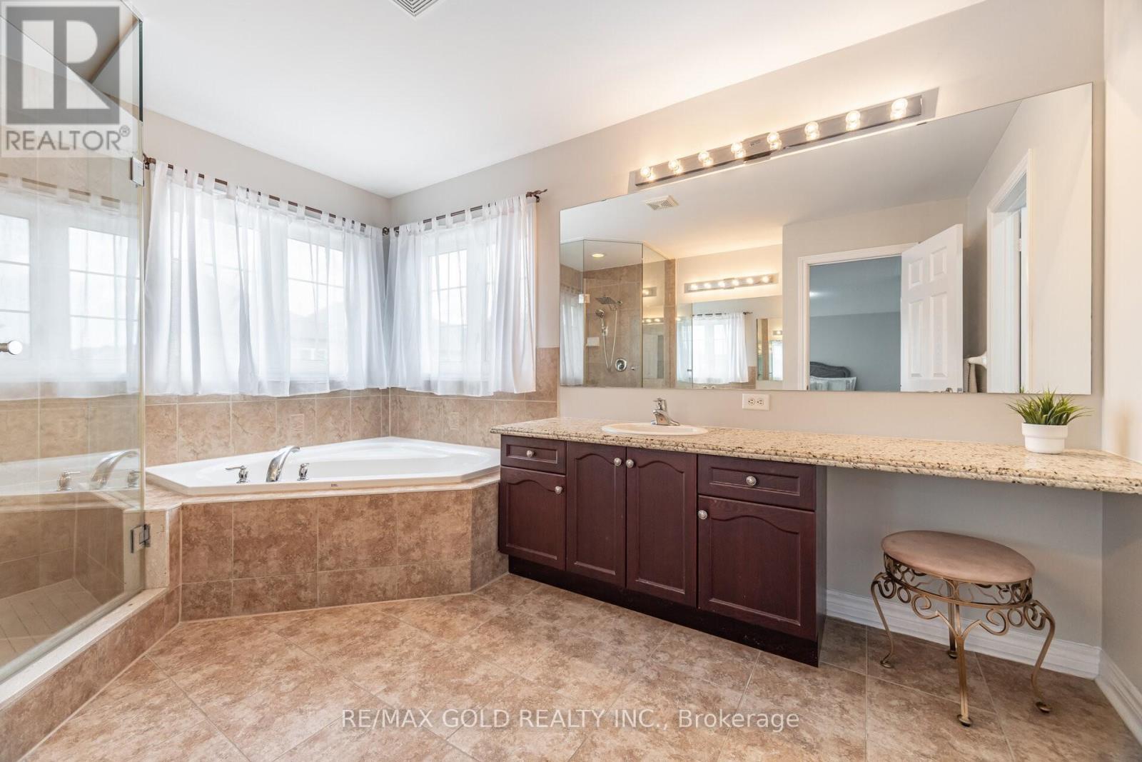 15 Oakhaven Road, Brampton, Ontario  L6P 2Y3 - Photo 18 - W12678706