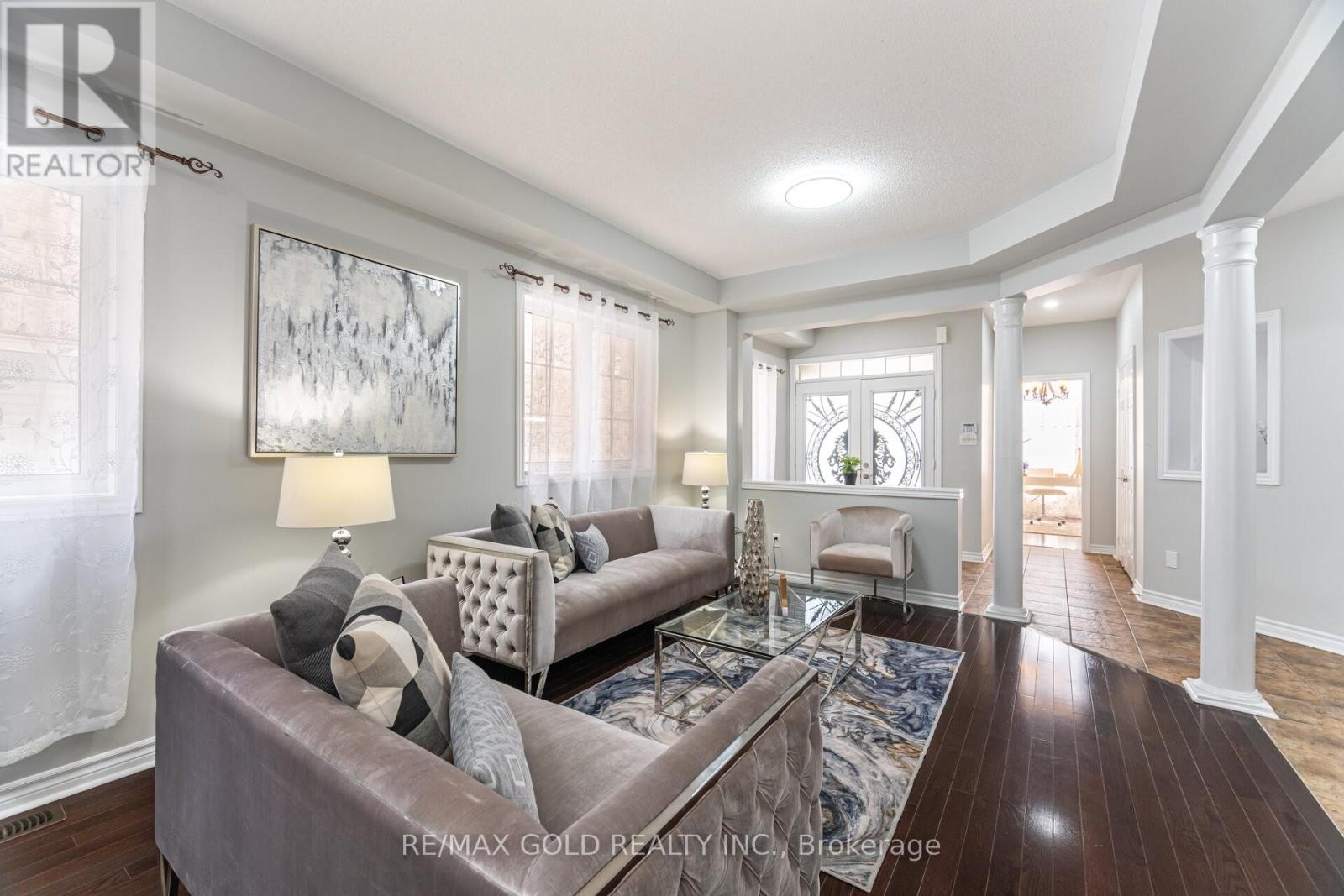 15 Oakhaven Road, Brampton, Ontario  L6P 2Y3 - Photo 3 - W12678706