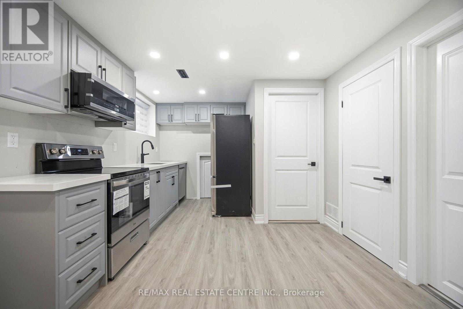 Basement Only - 830 Embassy Avenue, Mississauga, Ontario  L5J 2Y2 - Photo 10 - W12678782