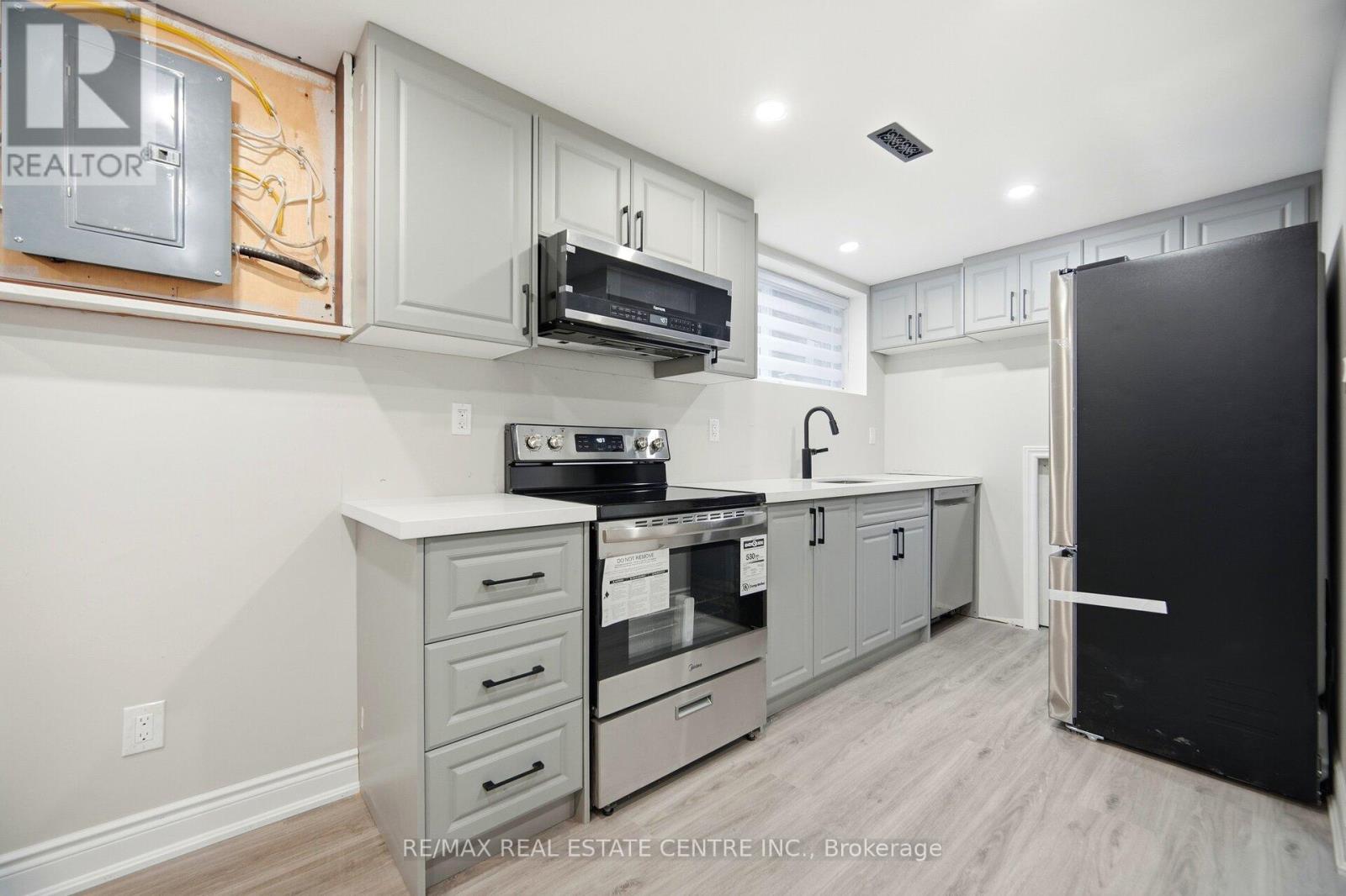 Basement Only - 830 Embassy Avenue, Mississauga, Ontario  L5J 2Y2 - Photo 11 - W12678782