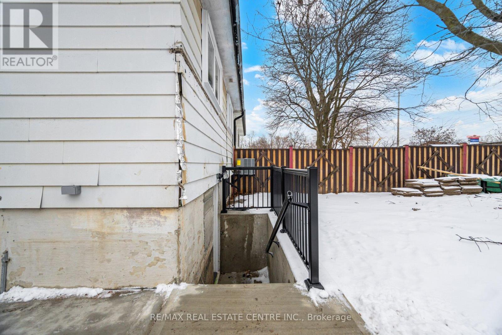 Basement Only - 830 Embassy Avenue, Mississauga, Ontario  L5J 2Y2 - Photo 5 - W12678782