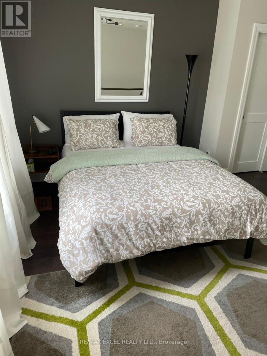 Unit B - 81 Buttonwood Avenue, Toronto, Ontario  M6M 2J6 - Photo 11 - W12678790