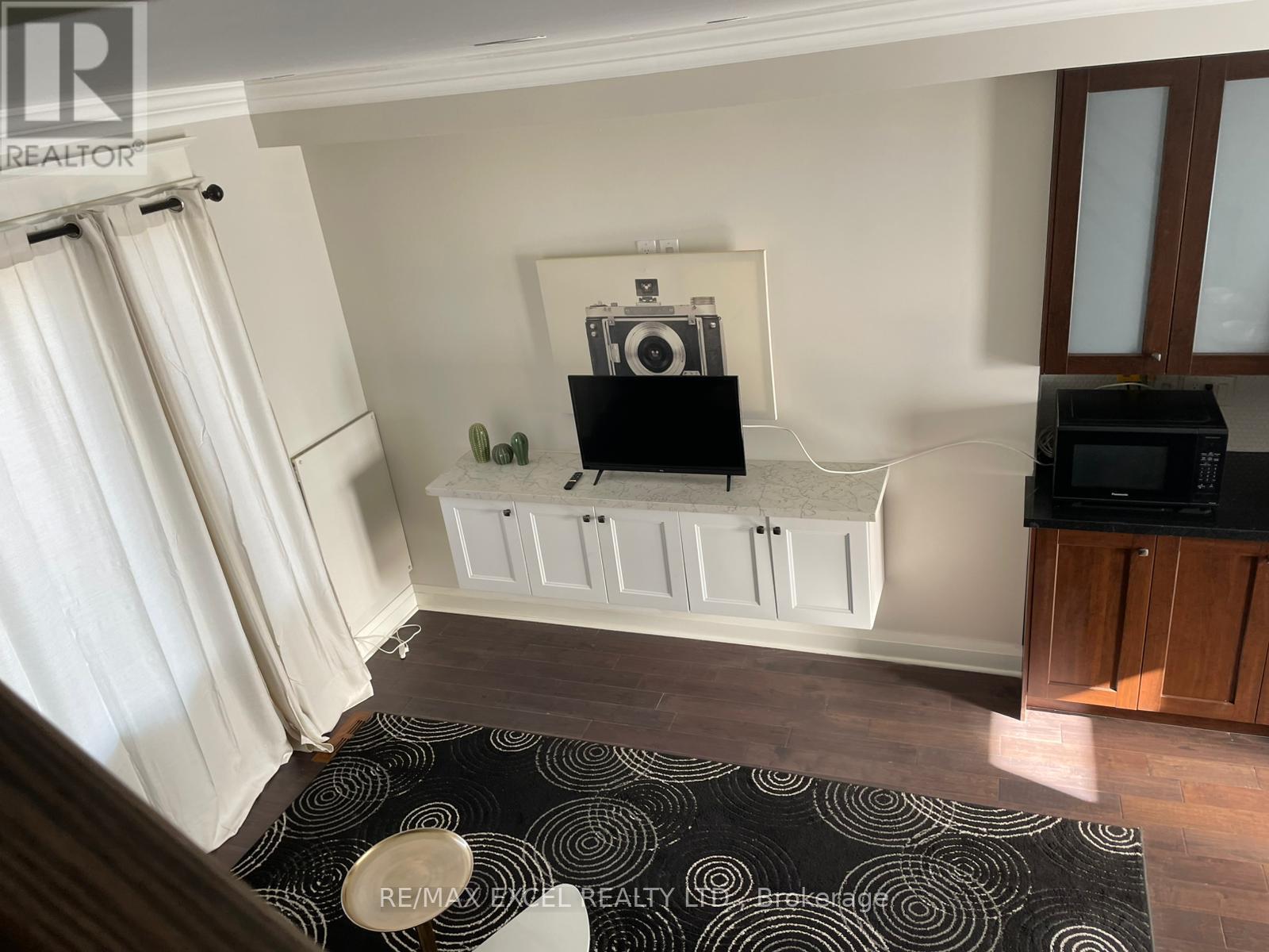 Unit B - 81 Buttonwood Avenue, Toronto, Ontario  M6M 2J6 - Photo 2 - W12678790