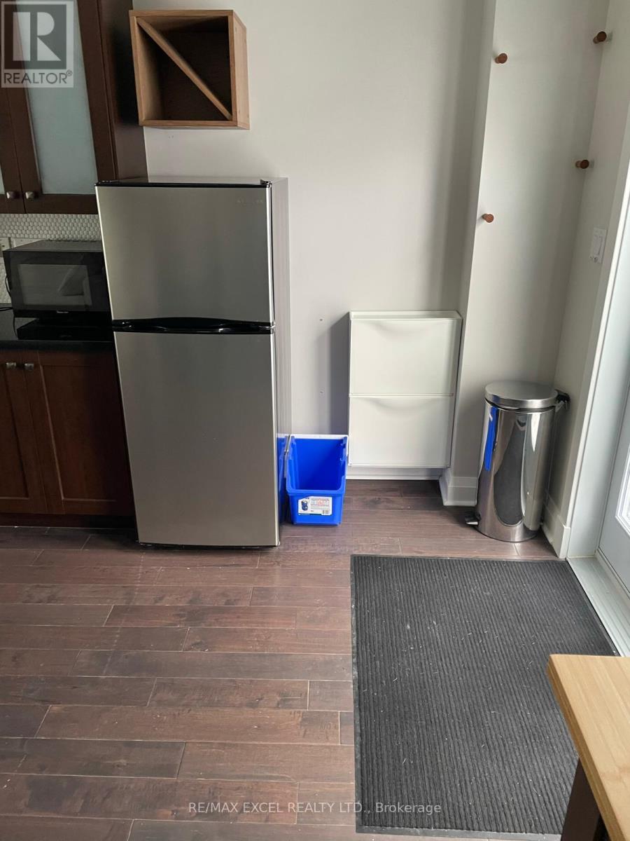 Unit B - 81 Buttonwood Avenue, Toronto, Ontario  M6M 2J6 - Photo 7 - W12678790