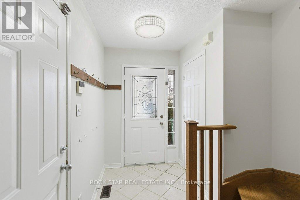 619 Southridge Drive, Hamilton, Ontario  L9C 7V8 - Photo 2 - X12678776