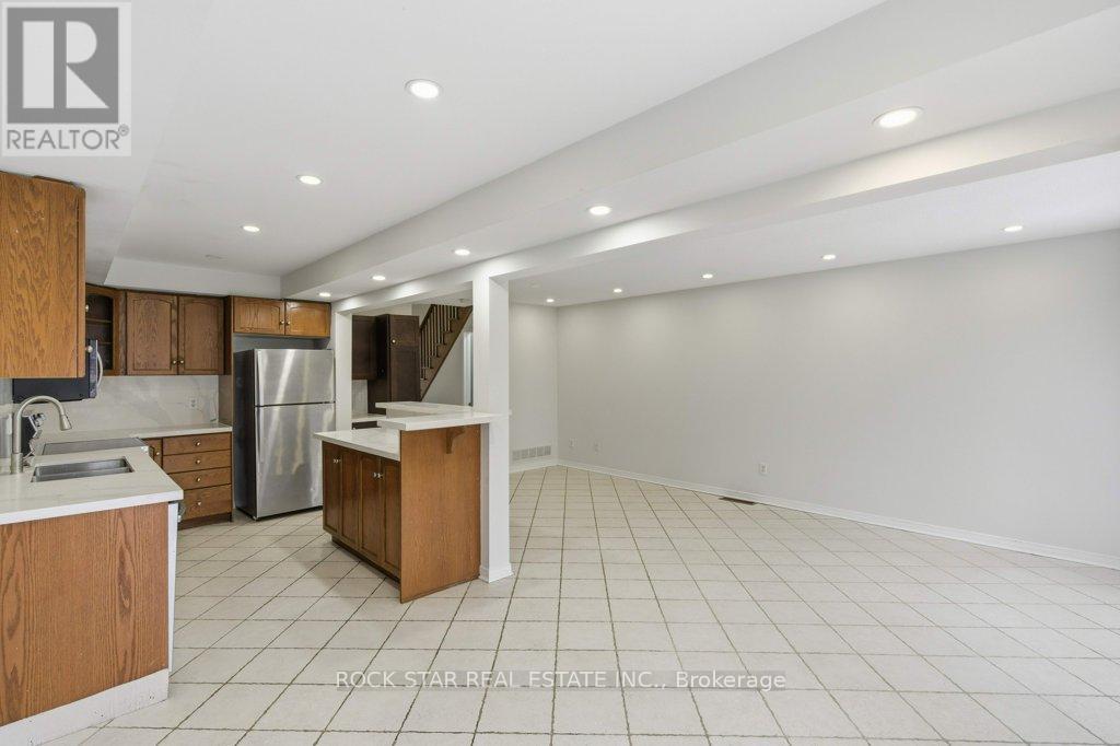 619 Southridge Drive, Hamilton, Ontario  L9C 7V8 - Photo 5 - X12678776