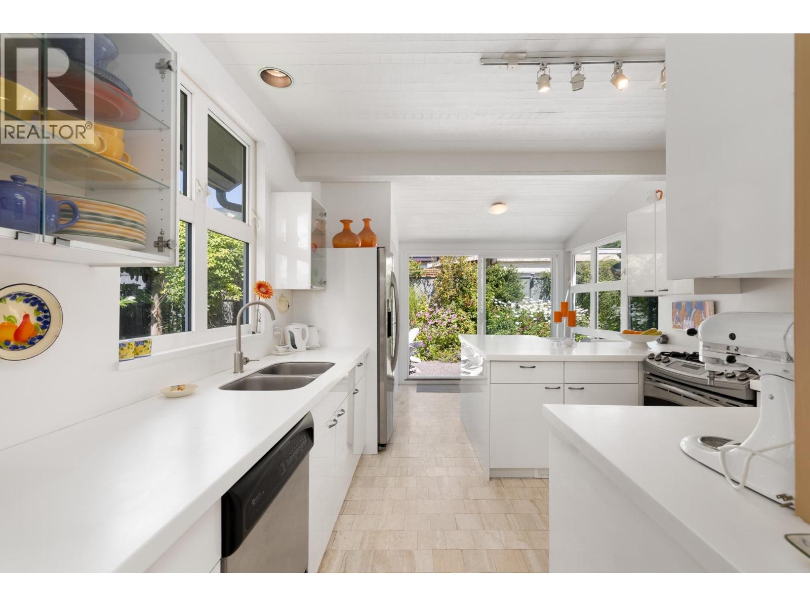 2433 Mathers Avenue, West Vancouver, British Columbia  V7V 2H9 - Photo 10 - R3027955