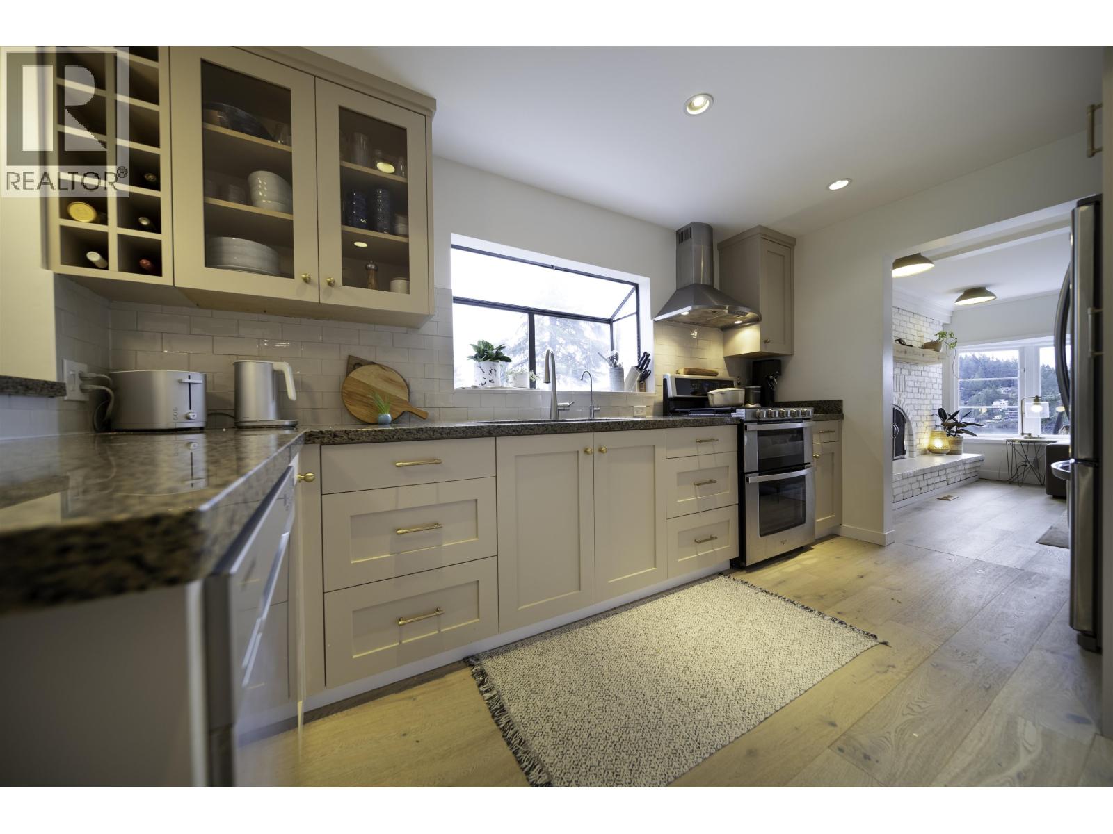 2711 Panorama Drive, North Vancouver, British Columbia V7G 1V7 - Photo 10 - R3077512