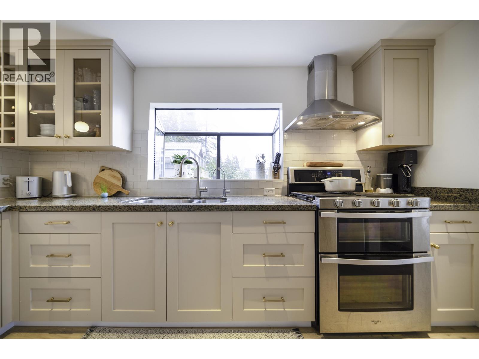 2711 Panorama Drive, North Vancouver, British Columbia V7G 1V7 - Photo 11 - R3077512