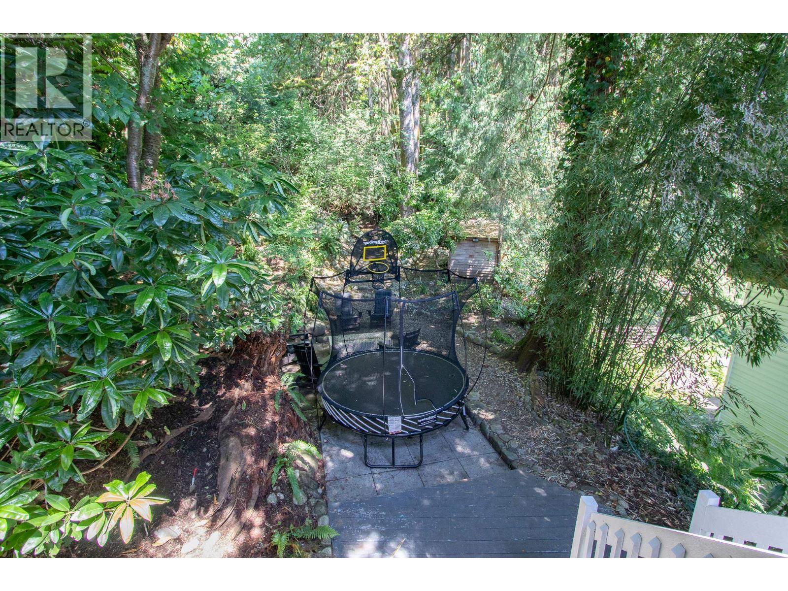 2711 Panorama Drive, North Vancouver, British Columbia V7G 1V7 - Photo 37 - R3077512