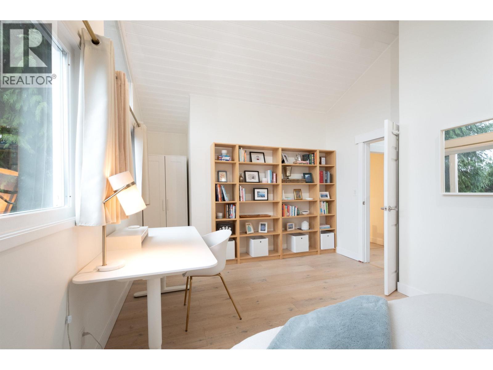 2711 Panorama Drive, North Vancouver, British Columbia V7G 1V7 - Photo 26 - R3077512