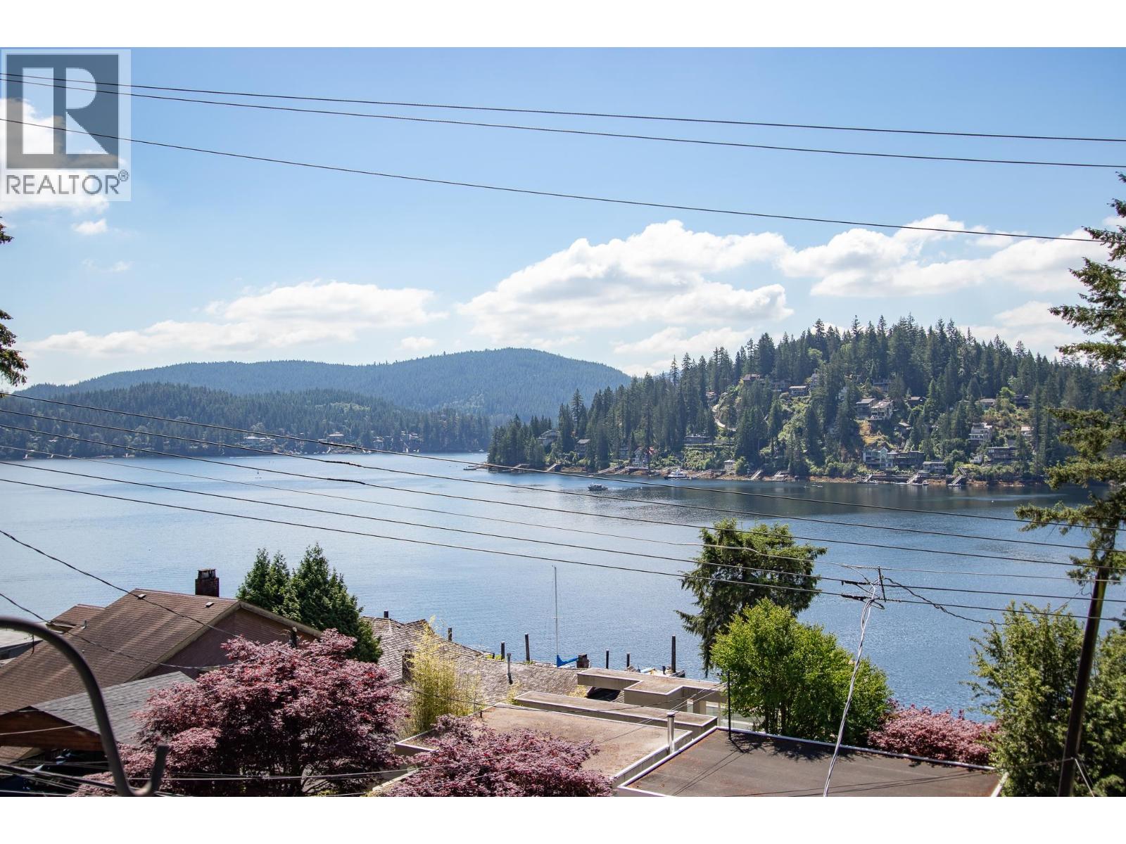 2711 Panorama Drive, North Vancouver, British Columbia V7G 1V7 - Photo 4 - R3077512