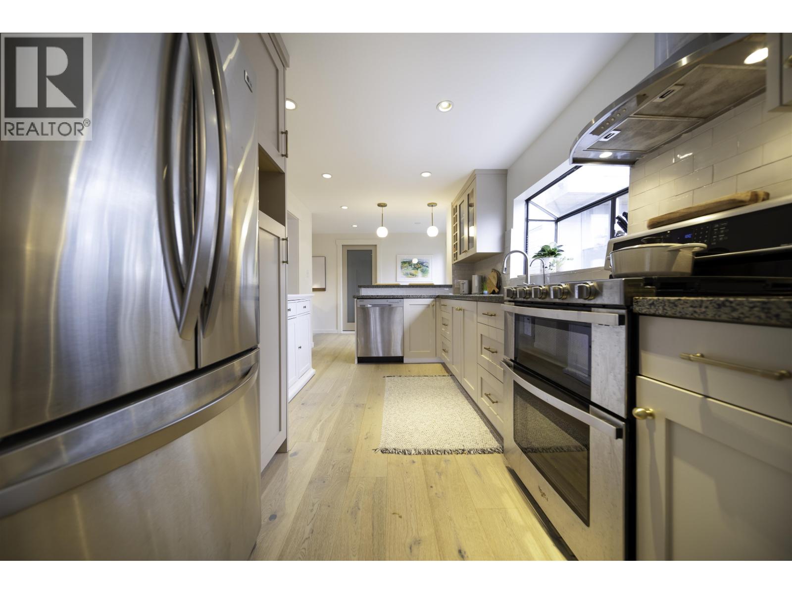 2711 Panorama Drive, North Vancouver, British Columbia V7G 1V7 - Photo 12 - R3077512