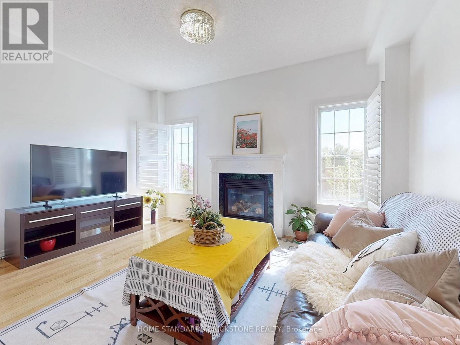 50 Versailles Crescent, Brampton, Ontario  L6P 3J9 - Photo 11 - W12473576